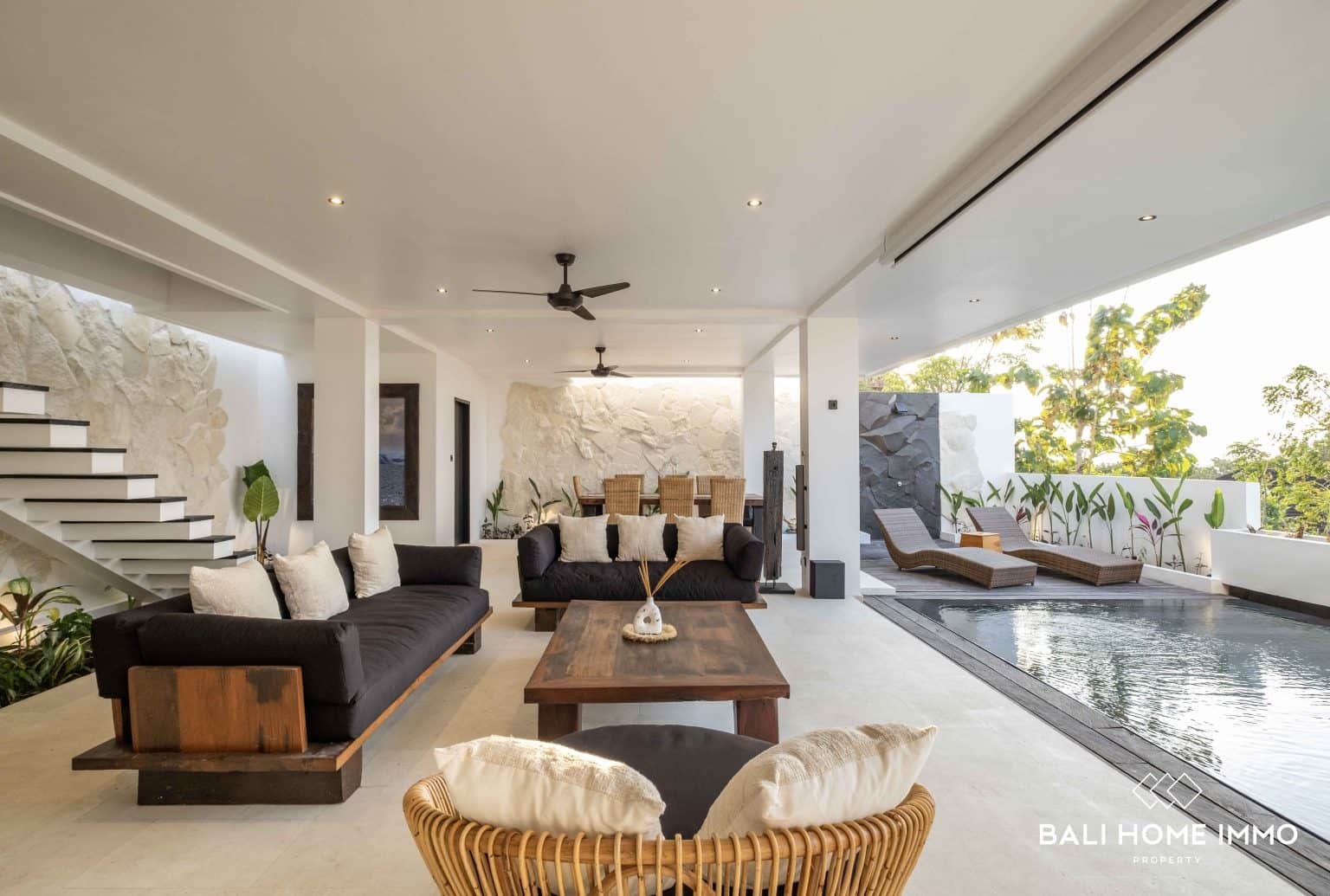 Stunning 3 Bedroom Villa with Ocean View for Sale Leasehold in Bingin