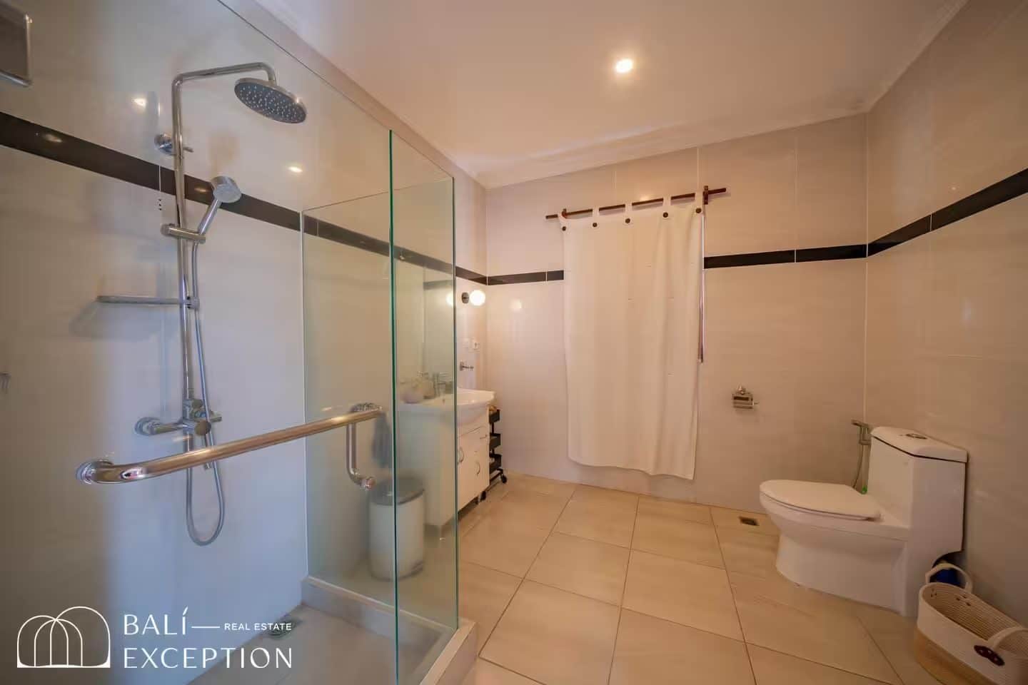 4-bedroom freehold villa in Canggu — photo 5 of 5