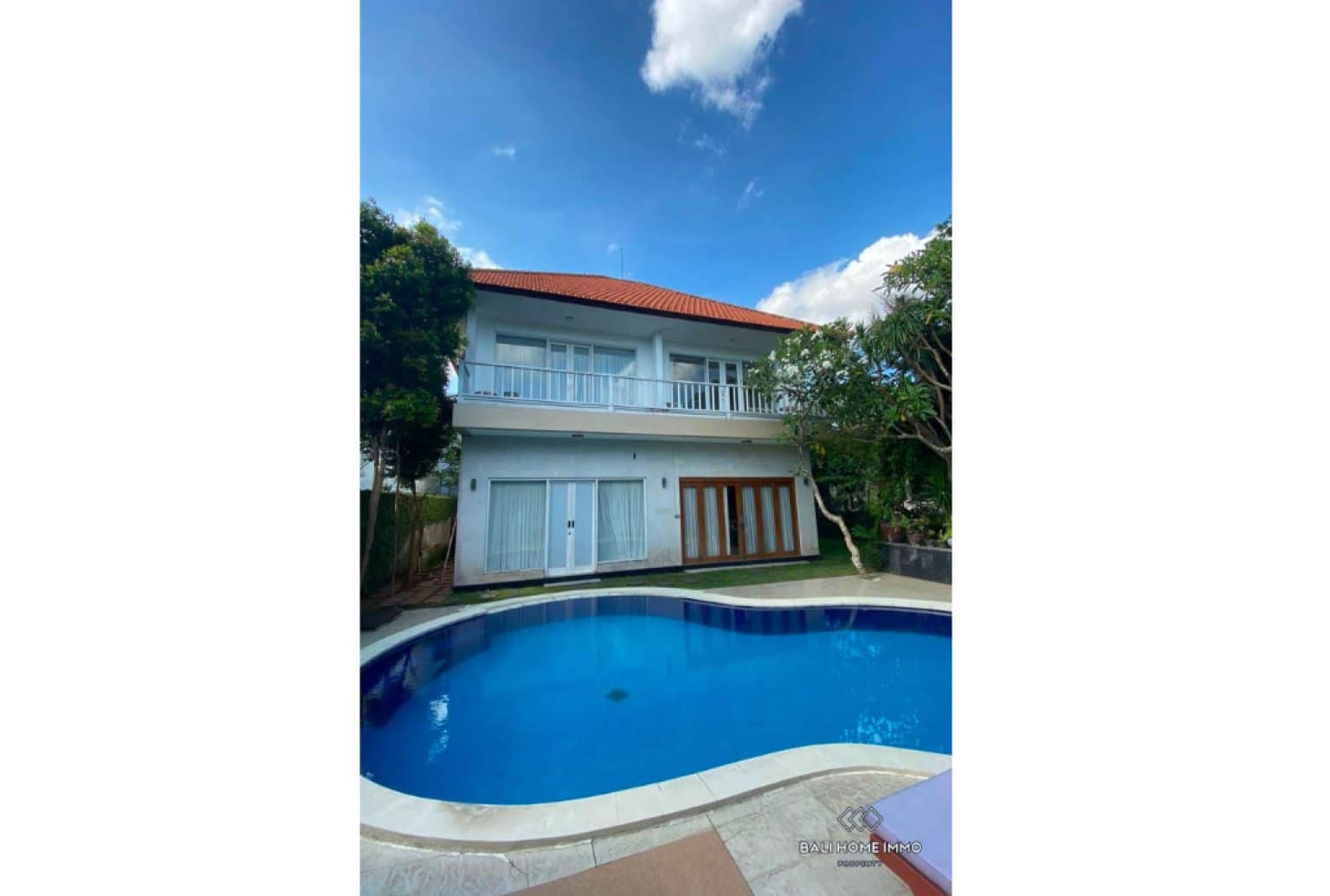 Beautiful 6 Bedrooms family style villa for sale in Canggu Batu Bolong