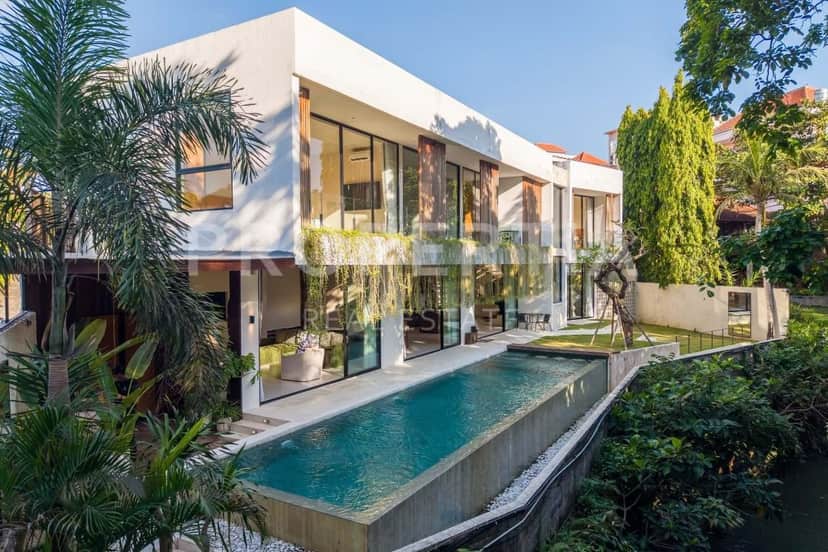 4-bedroom freehold villa in Pererenan — photo 2 of 5