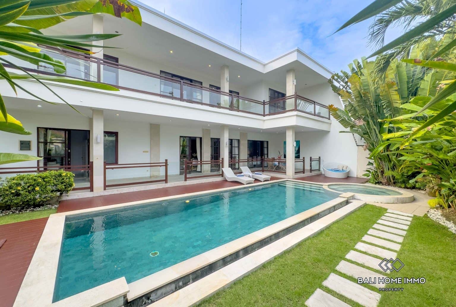 5 Bedroom Villa For Sale Leasehold in Bali Canggu - GR133A