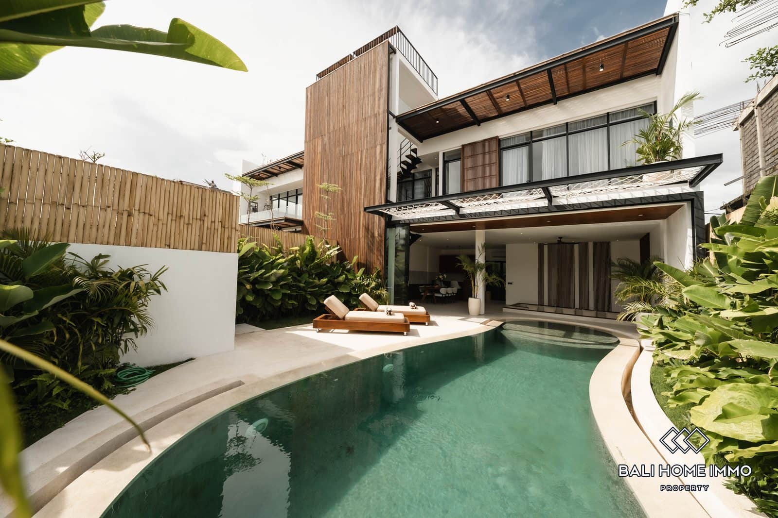 4-bedroom leasehold villa in Canggu — photo 2 of 5