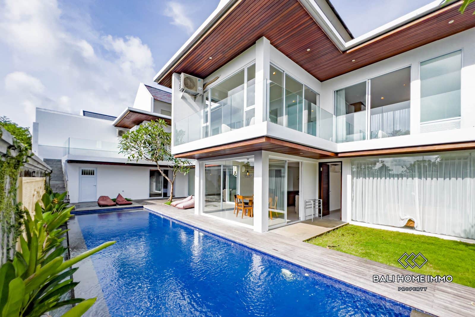 Ocean View 6 Bedroom Villa for Sale and Rent in Bali Bukit Peninsula Uluwatu