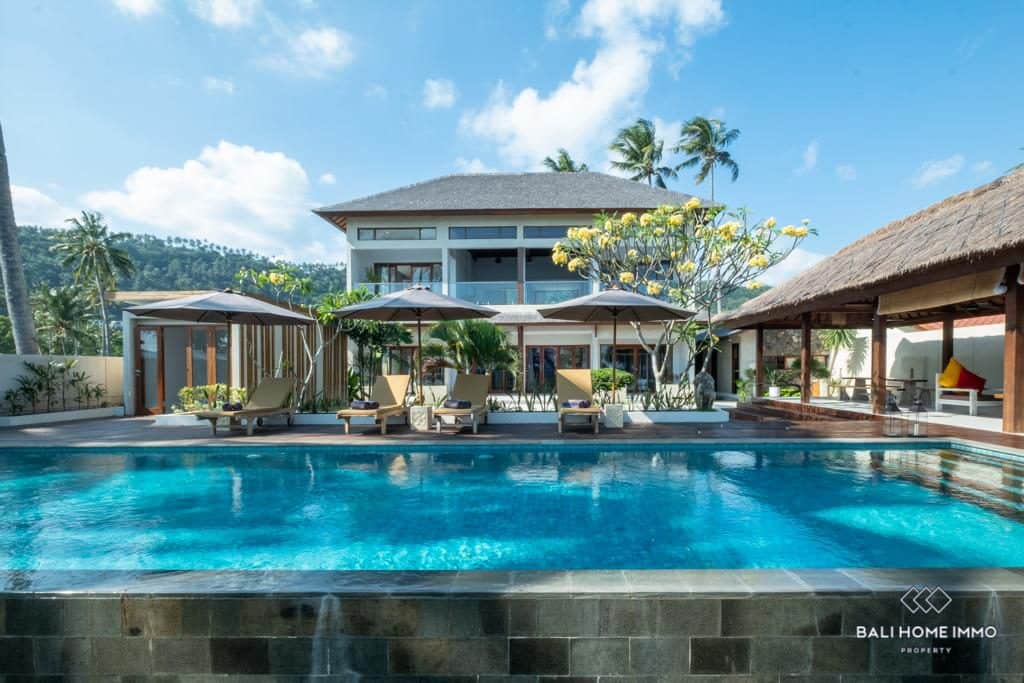 Beachfront 4 Bedroom Villa for Sale Freehold in Lombok