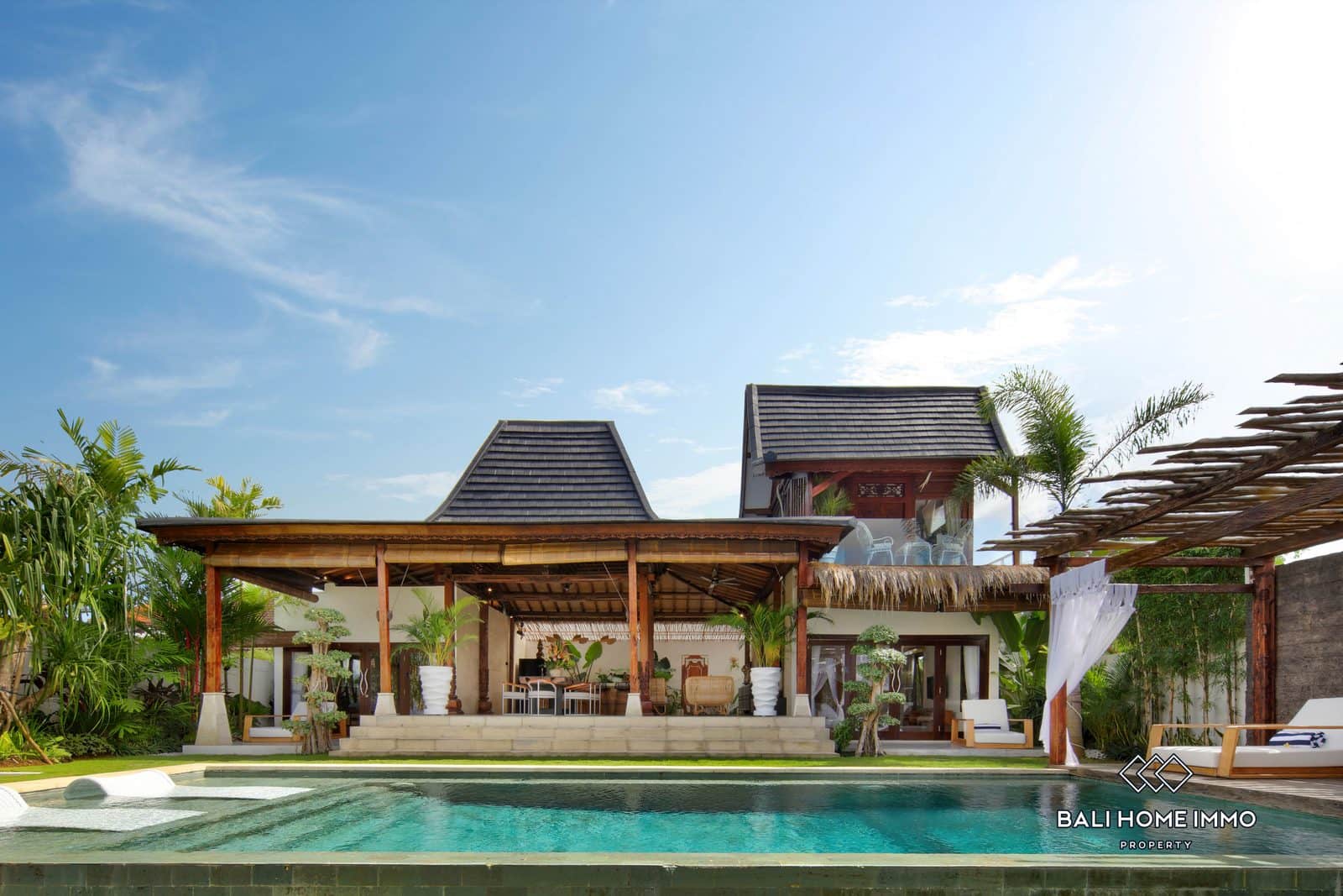Stunning 5 Bedroom Villa for Sale in the heart of Batu Bolong Bali
