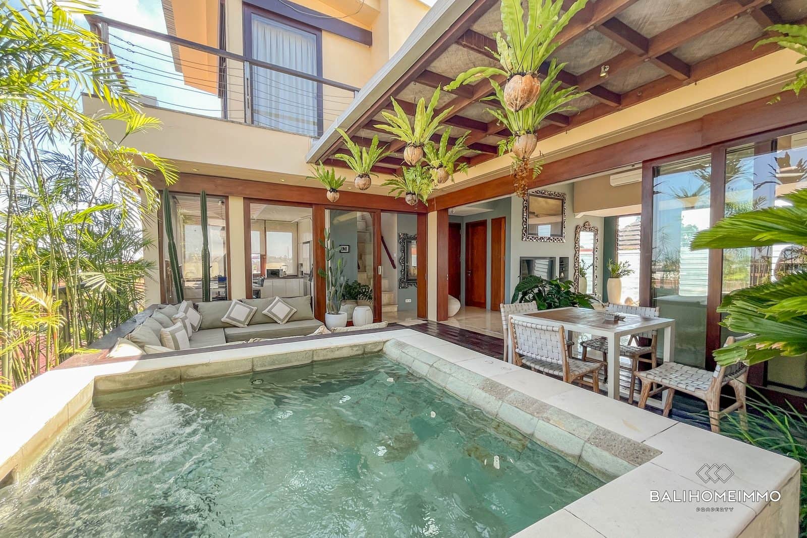 6 Bedroom leasehold property in Seminyak for sale with a 30+ year lease