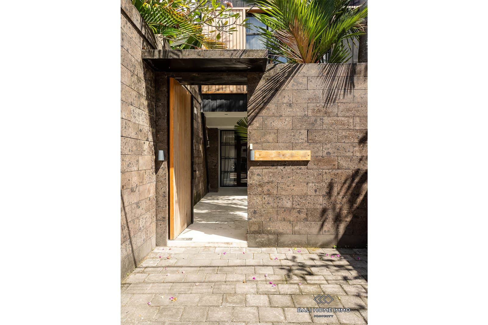 3-bedroom leasehold villa in Canggu — photo 2 of 5