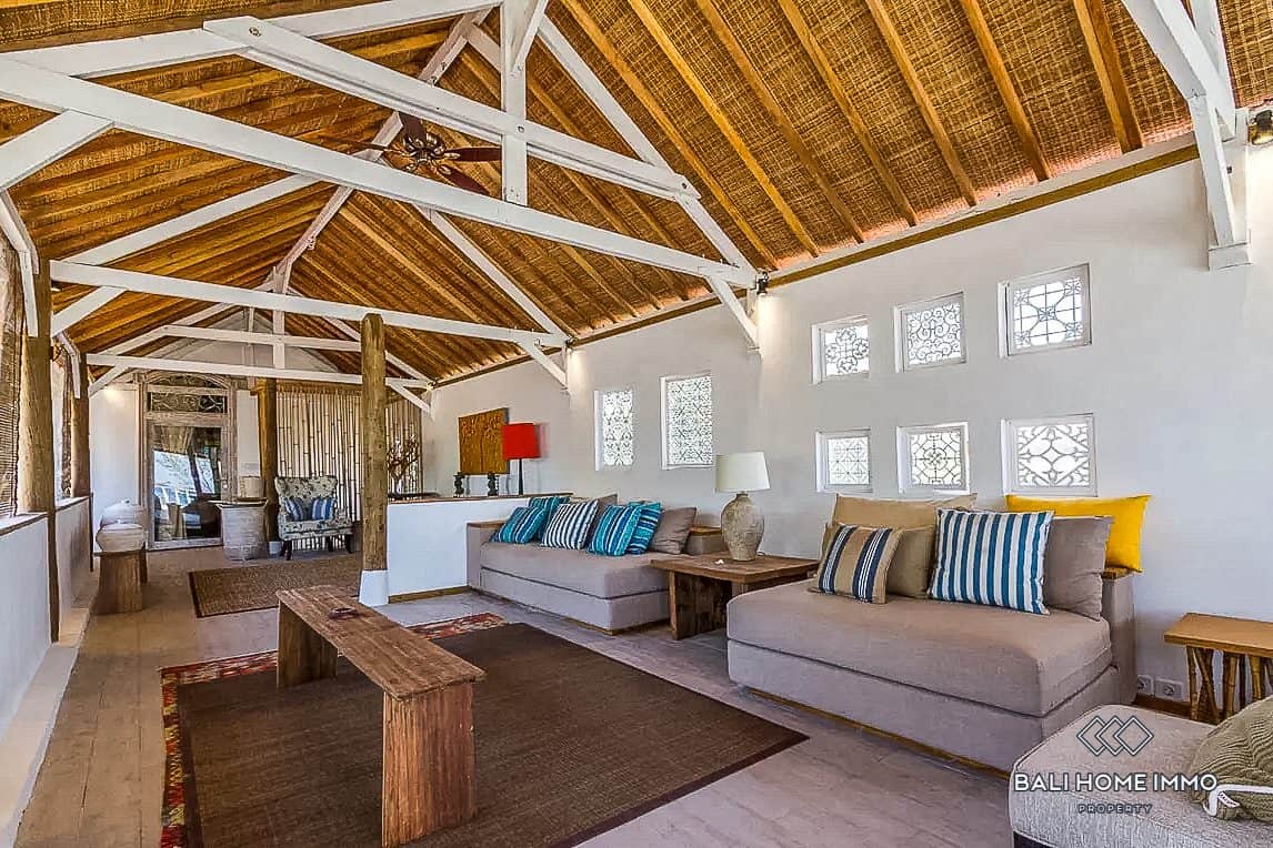 4 Bedroom Tropical Beachfront Villa For Sale in Gili Meno