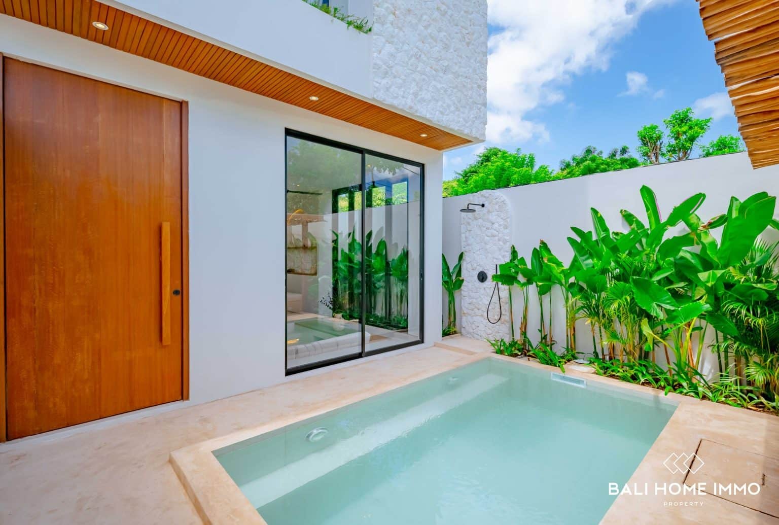 Beautiful 3 Bedrooms Villa for Sale Leasehold in Uluwatu Near Balangan Beach