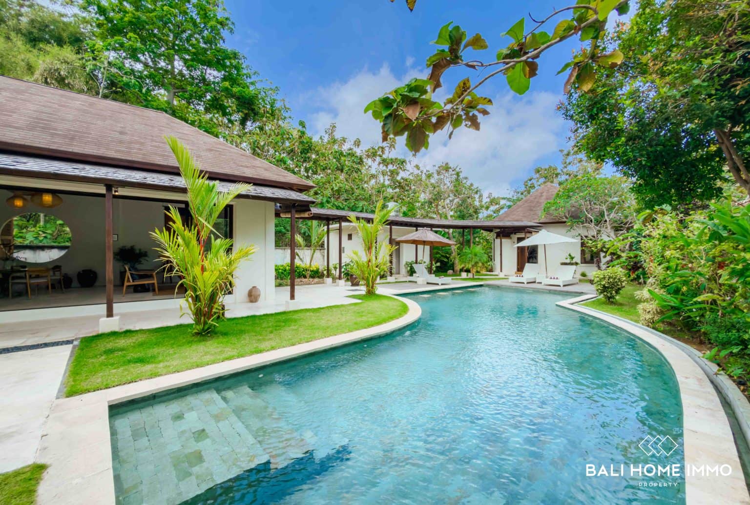 Spacious 5 Bedrooms Villa for Sale Freehold in Balangan Residential Side