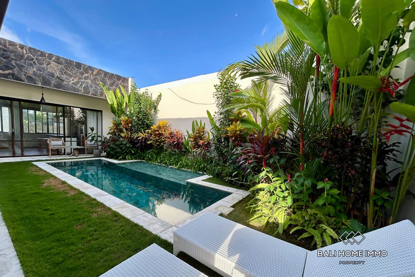 2 Bedroom Mediterranean Tropical Villa For Sale in Bumbak Umalas - RF6006D