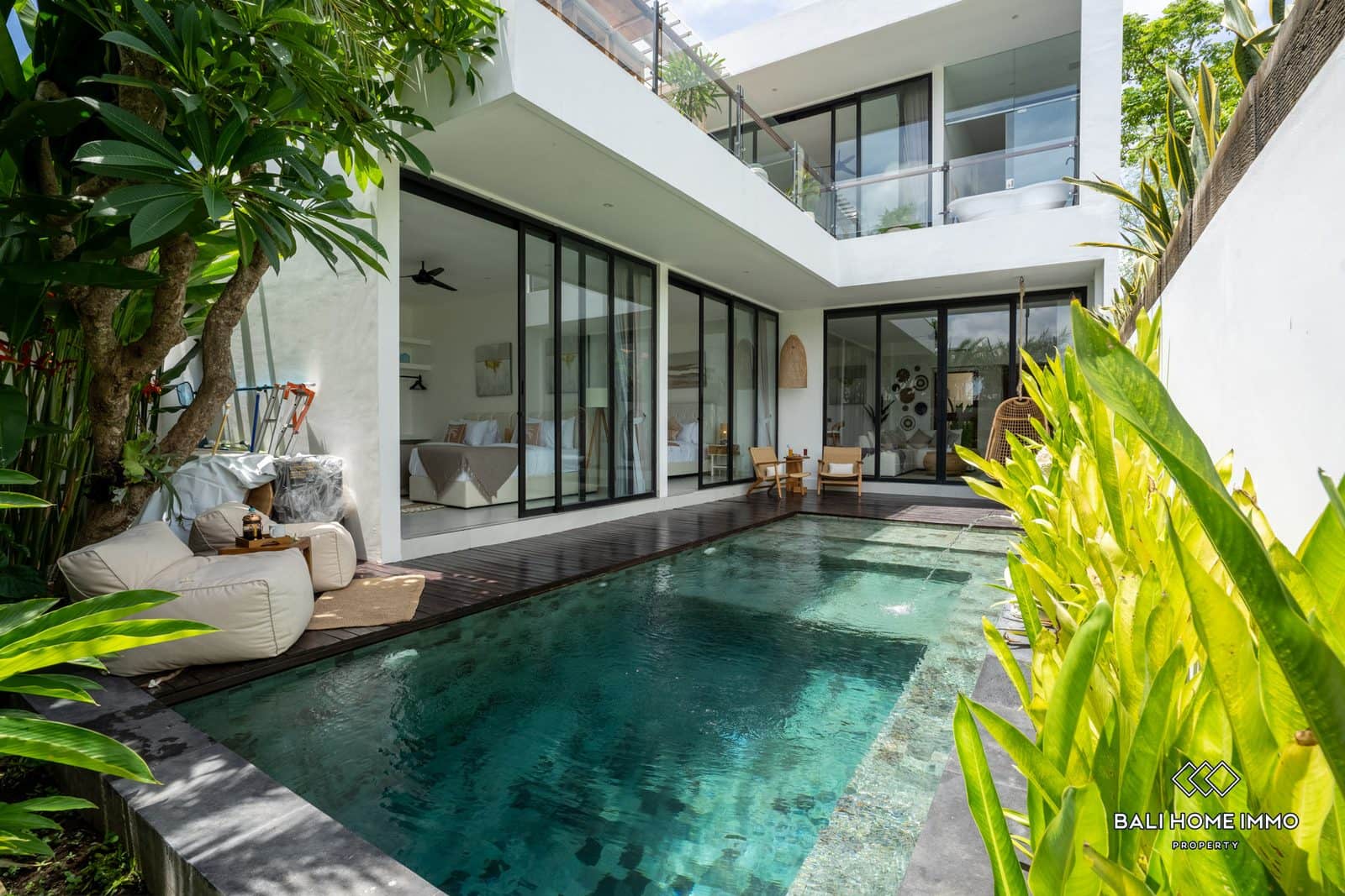 Beautiful 3 bedroom villa for sale leasehold in Bali Canggu Padonan