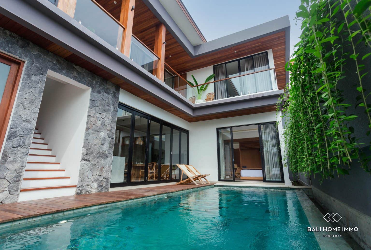 4 Bedroom Modern Villa for sale leasehold in Padonan