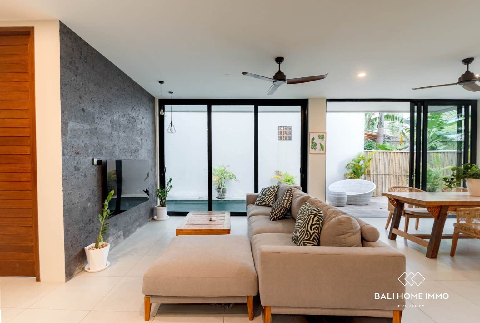 4-bedroom leasehold villa in Canggu — photo 2 of 5