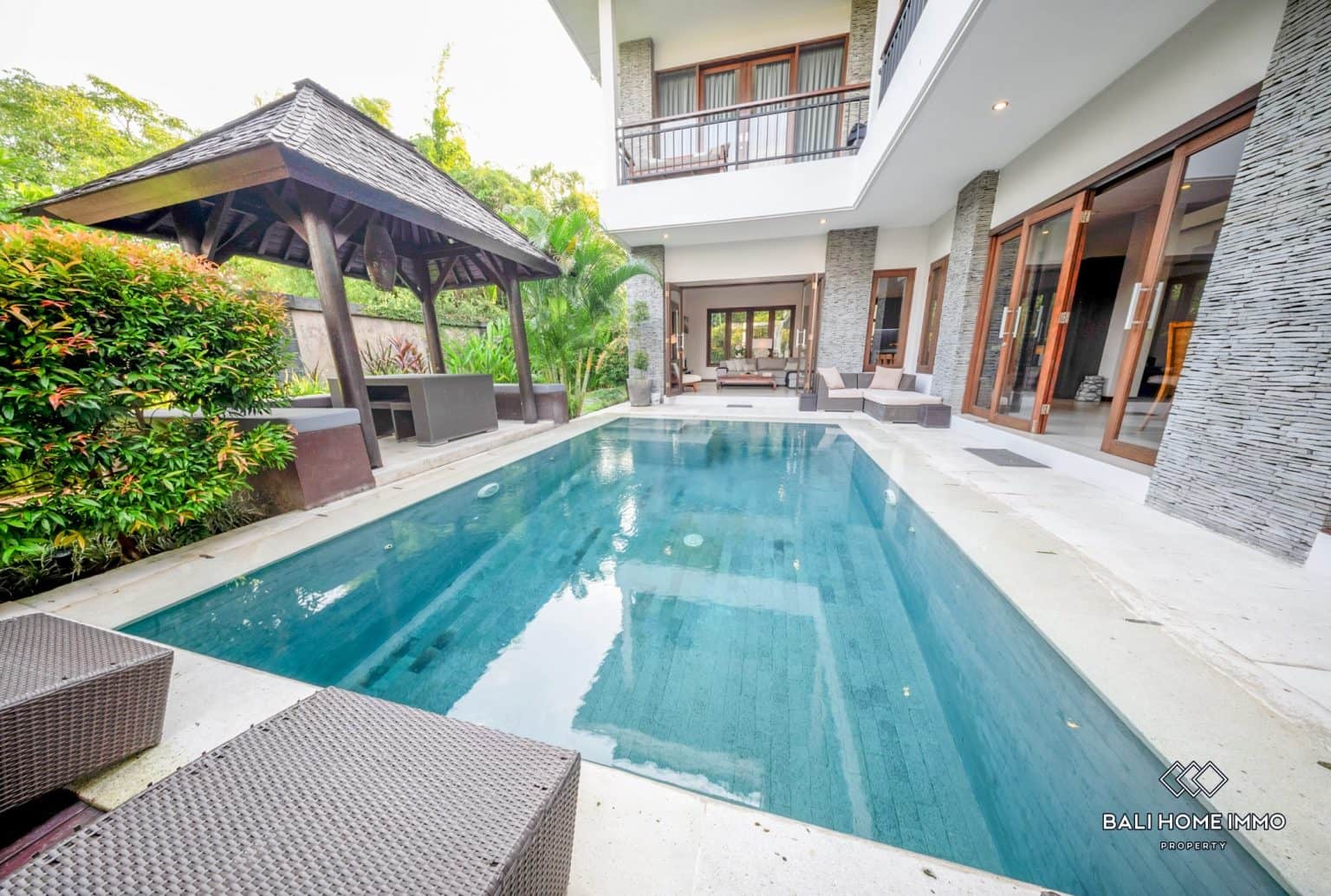 Beautiful 8 Bedrooms villa for sale Freehold in Bali Canggu Berawa
