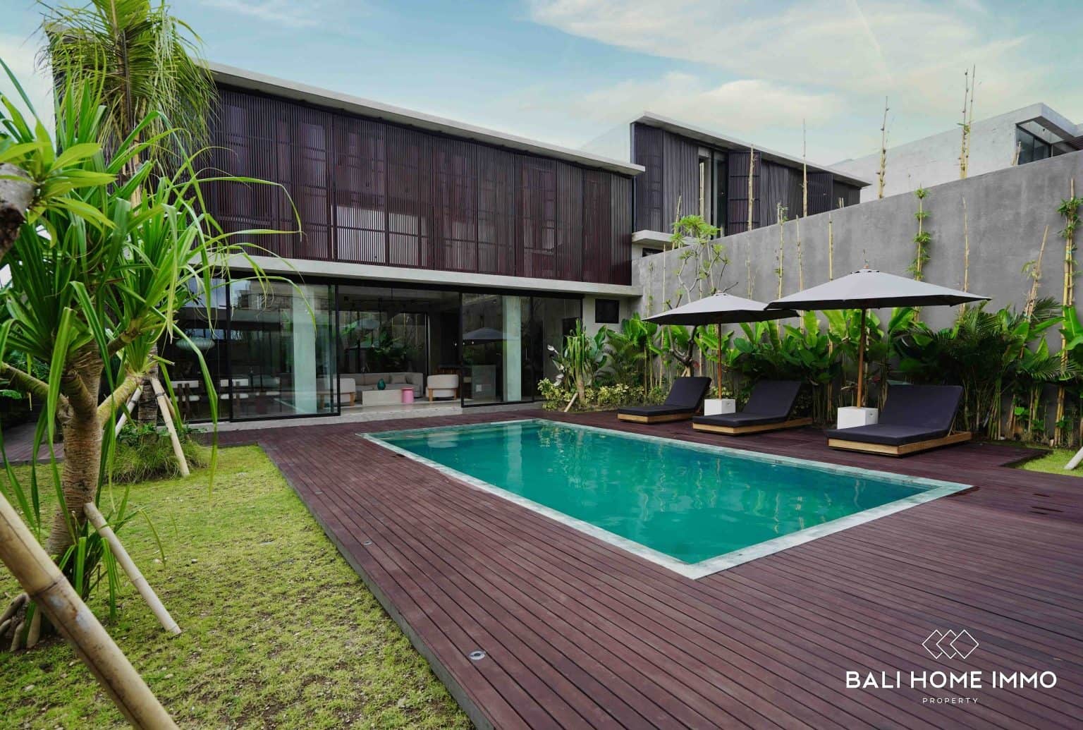 3 Bedroom Modern Villa for Sale and Rent in Melasti - Comfortable Living Close to the Beach