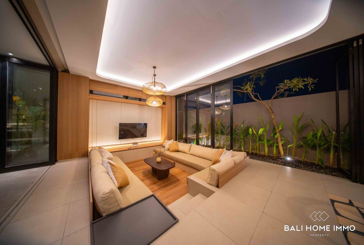 Modern 4 Bedroom Villa with Panoramic Ocean View for Sale & Rent Near Melasti