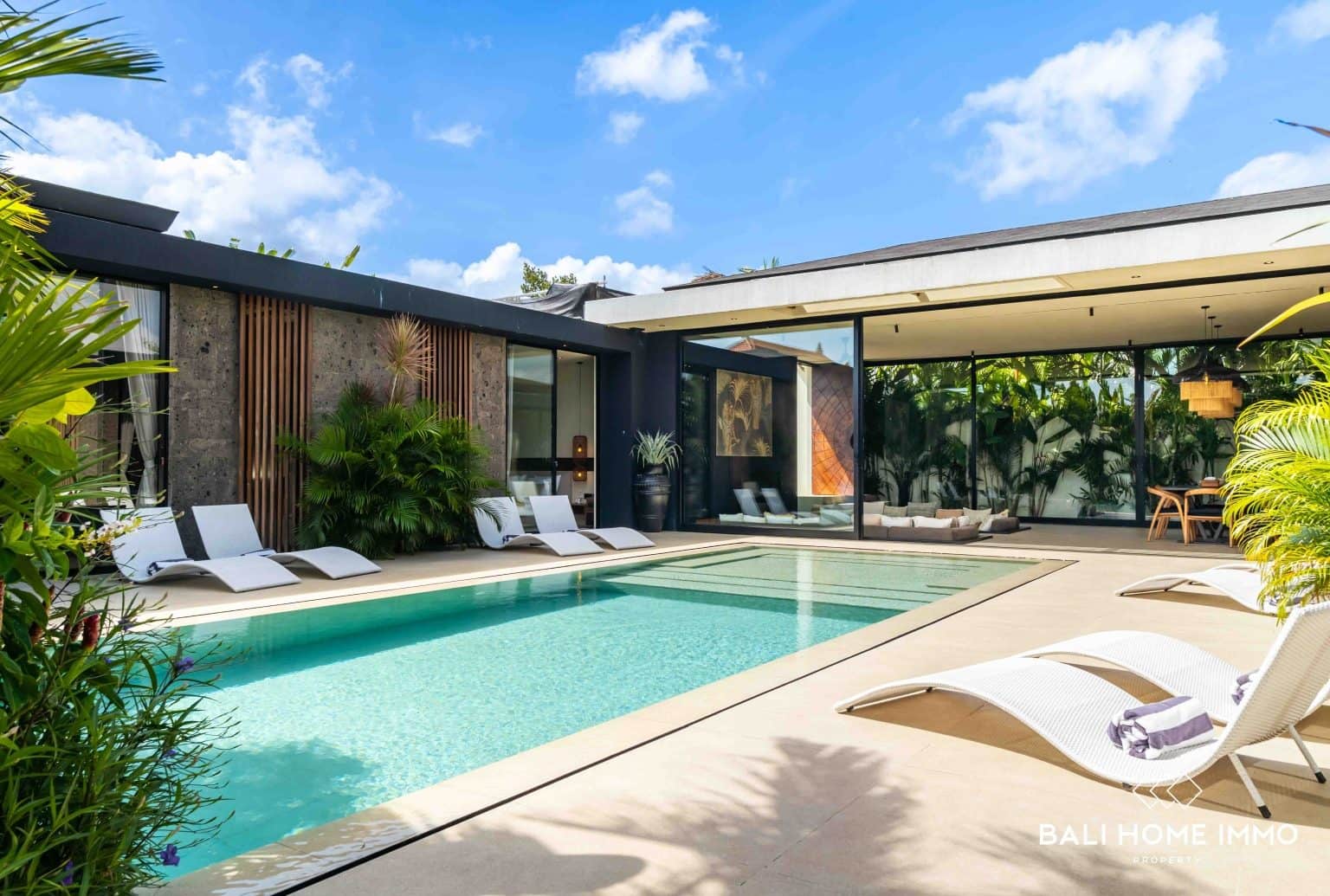 Stunning 4 bedrooms brand new villa for sale leasehold in Bali - Umalas