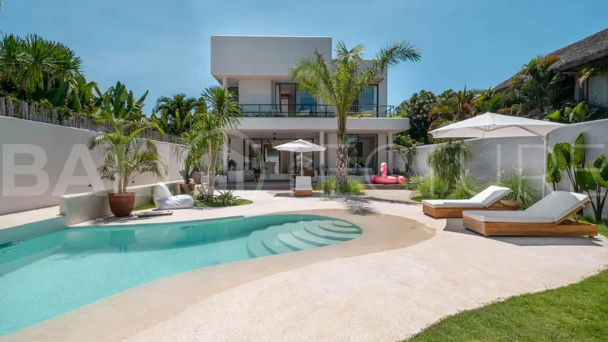 Spacious 3 Bedroom Tropical Villa for Sale near The Beach in Berawa Canggu
