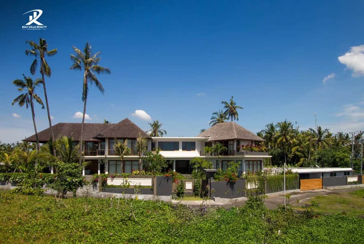 Beachfront 4BR Ocean View Estate in Gianyar for Sale Leasehold