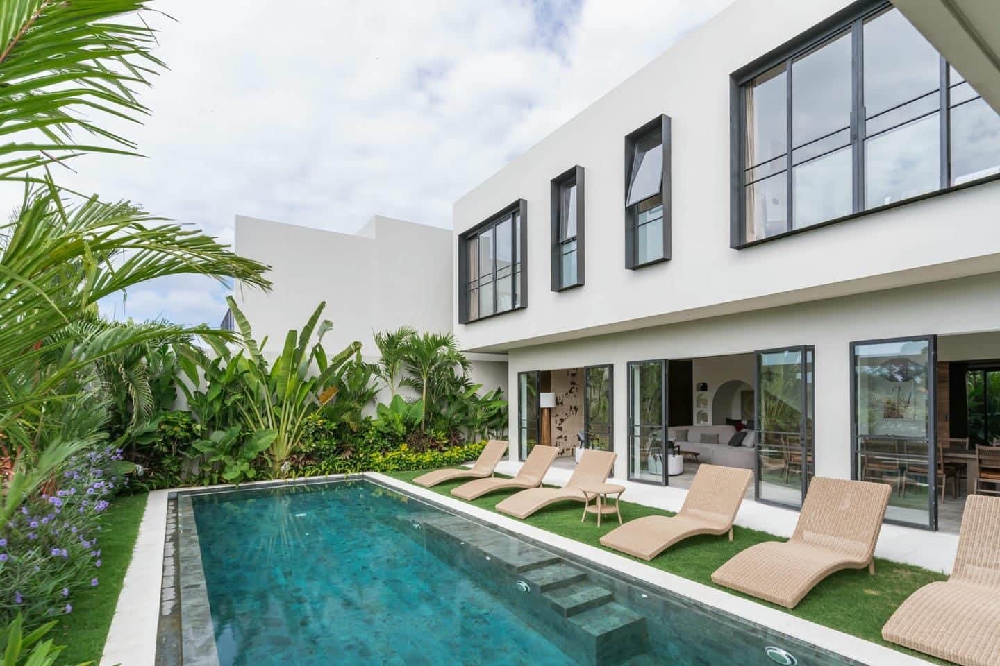 Prime Location 6 Bedroom Villa for Sale Leasehold in Umalas