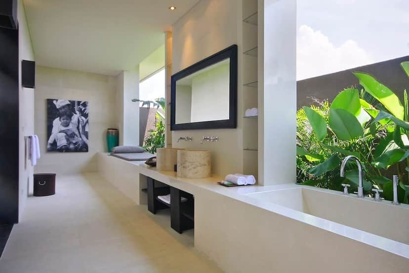 4-bedroom leasehold villa in Canggu — photo 5 of 5