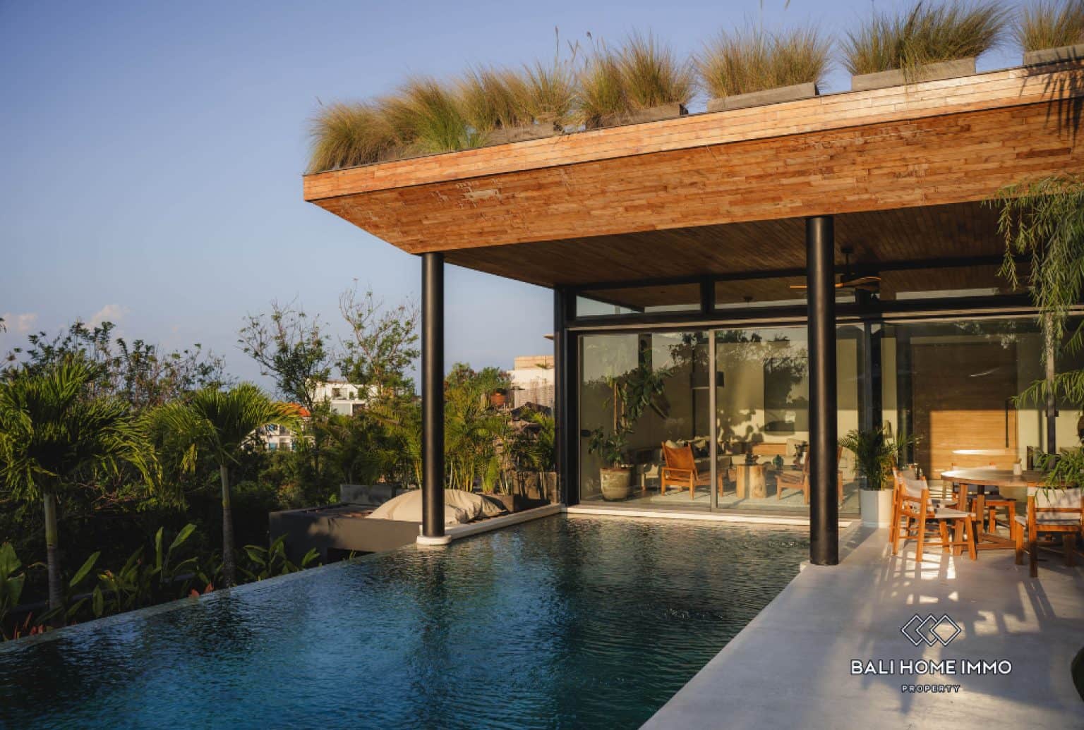 5 Bedroom Luxurious Villa with Ocean View for Sale and Rent Uluwatu Bali