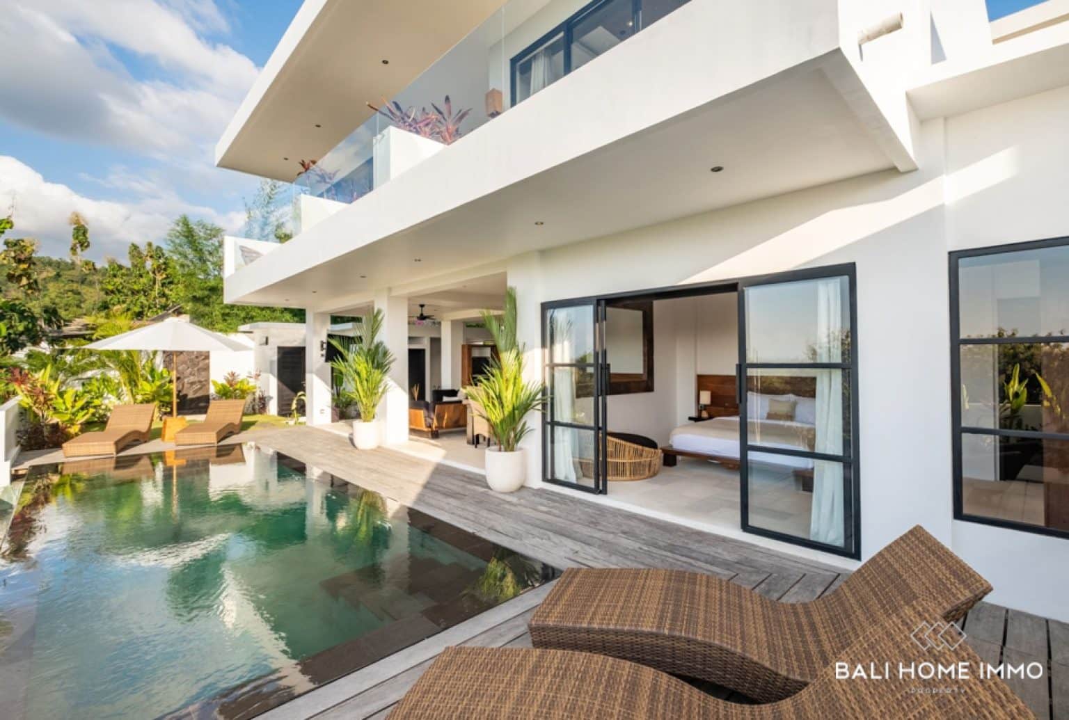 Exquisite 3 Bedroom with Ocean View Villa for Sale Leasehold in Bingin