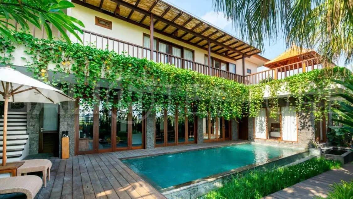 Freehold 5BR Villa Investment Near Batu Bolong Beach