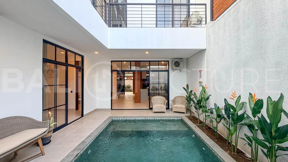 4-bedroom freehold villa in Seminyak — photo 2 of 5