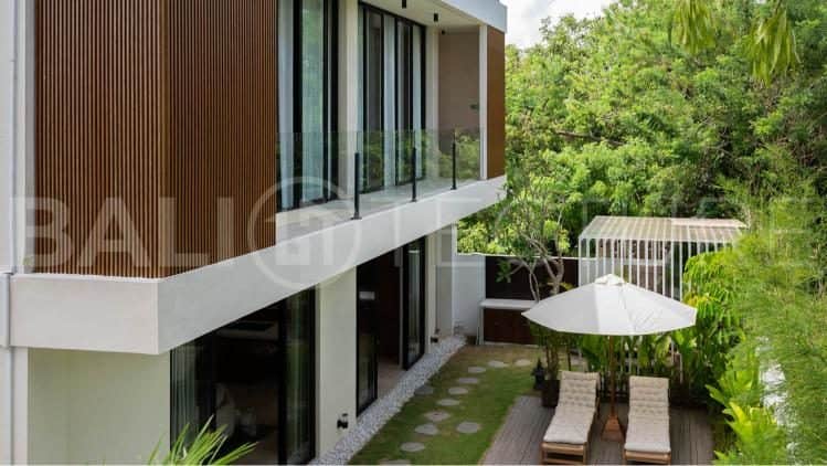Modern 3 Bedroom Villa Near Gunung Payung Beach