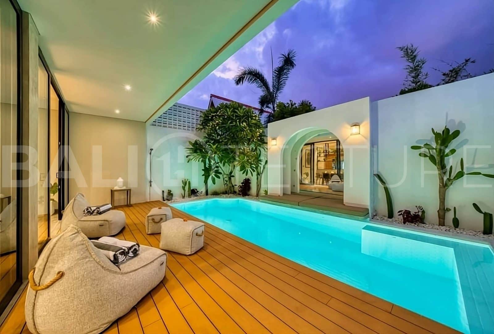 Luxurious 5 Bedroom Villa For Sale in Pererenan