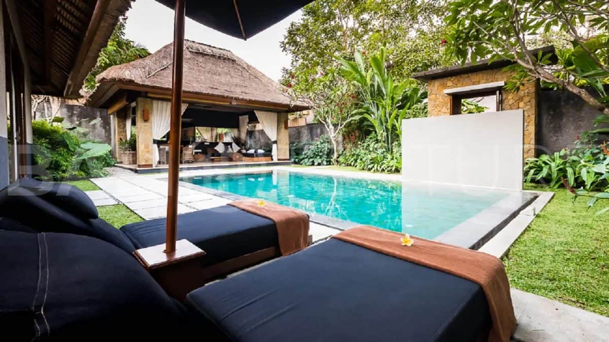 Charming 1-Bedroom Balinese Villa with Large Garden in Seminyak for Sale