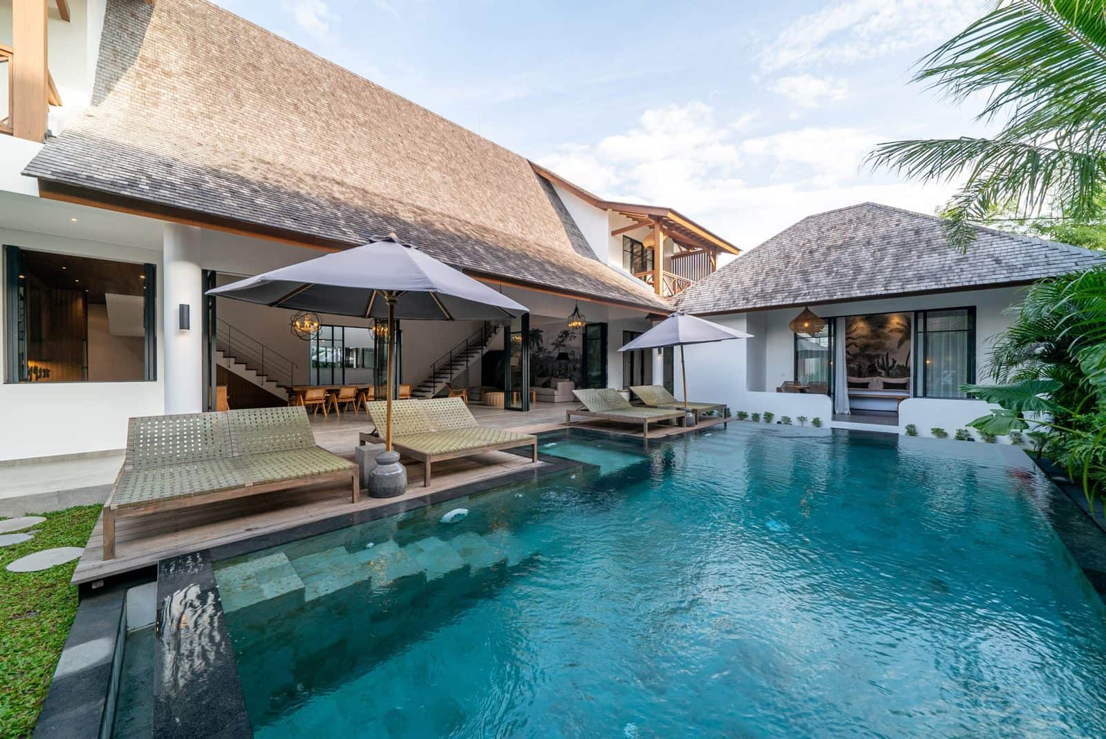 4 Bedrooms Villa For Sale With Tropical Design In Pererenan