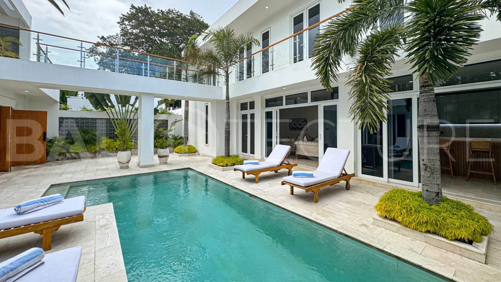 4-bedroom leasehold villa in Pererenan — photo 4 of 5