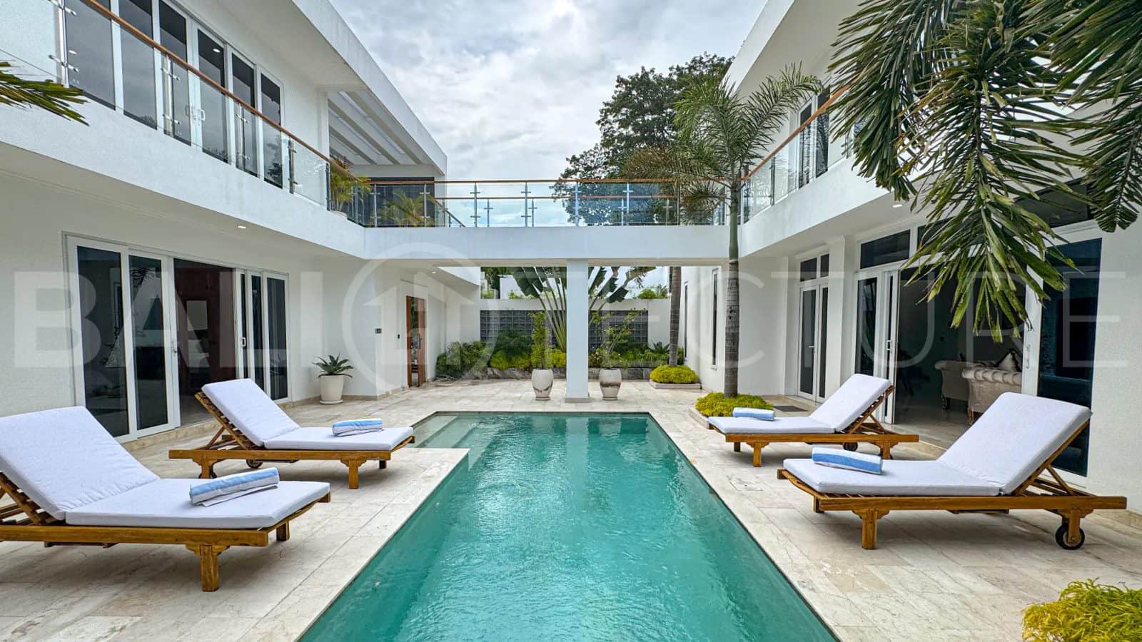 4-bedroom leasehold villa in Pererenan — photo 2 of 5
