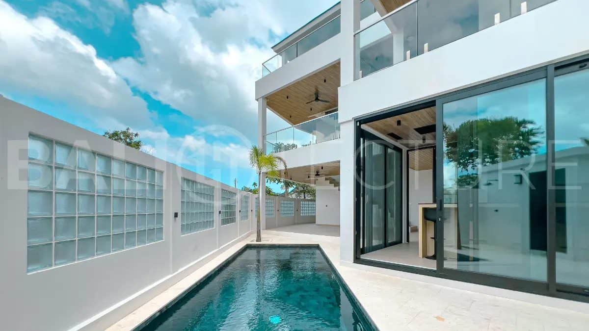 Sustainable Luxury Living, Smart 5 Bedroom Villa in Tumbak Bayuh