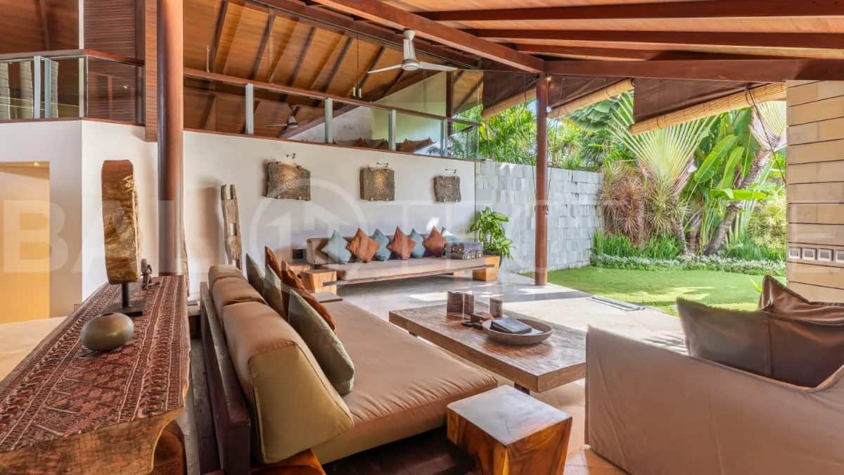 4-bedroom leasehold villa in Seminyak — photo 4 of 5