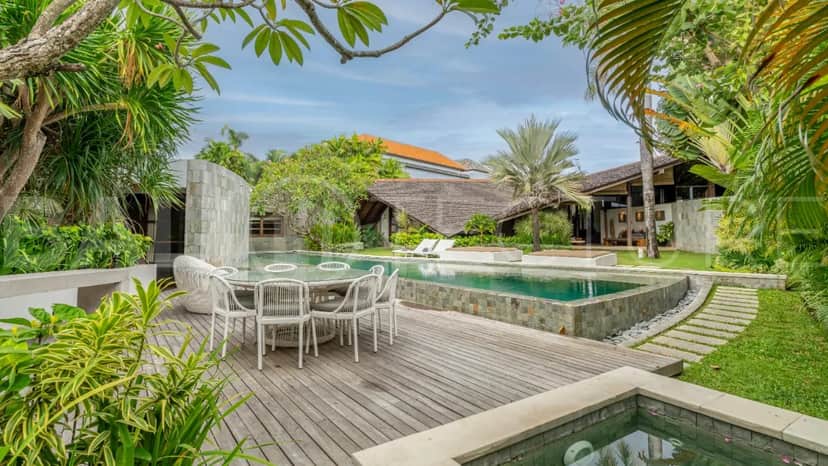 4-bedroom leasehold villa in Seminyak — photo 2 of 5