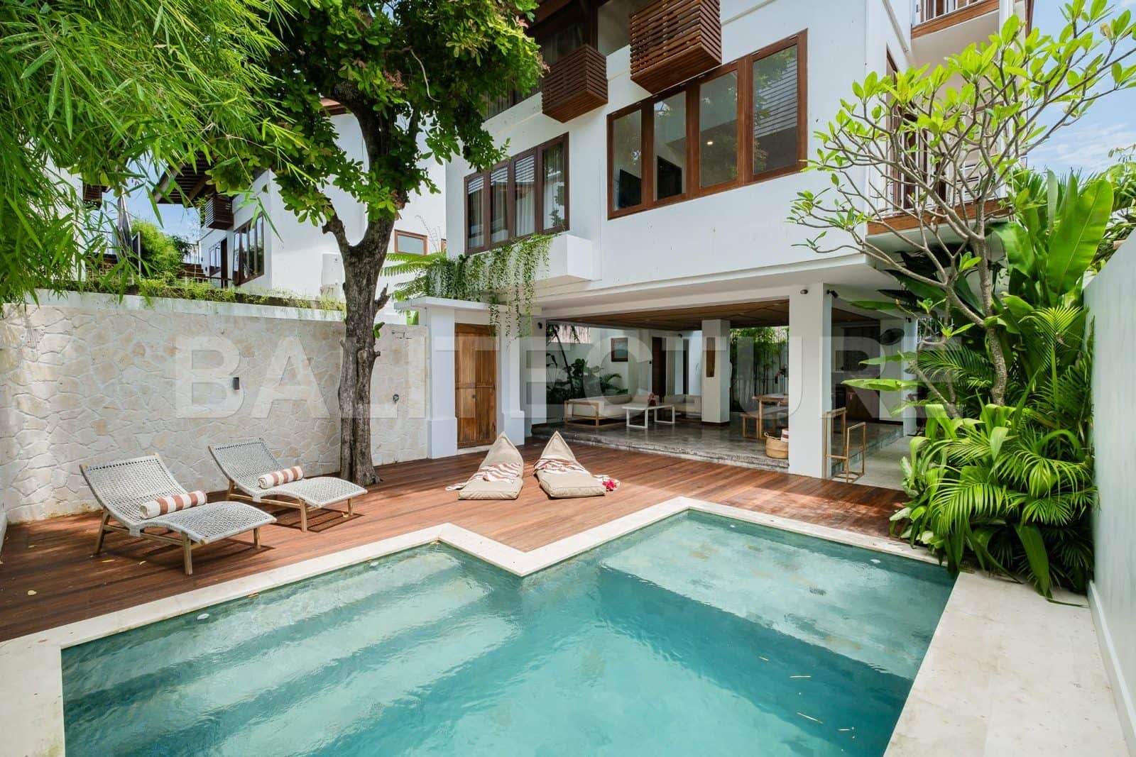 Modern Tropical 3-Bedroom Villa for Sale in Bingin – Exceptional Design & High ROI Potential