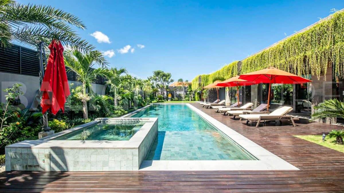 5-bedroom leasehold villa in Seminyak — photo 2 of 5