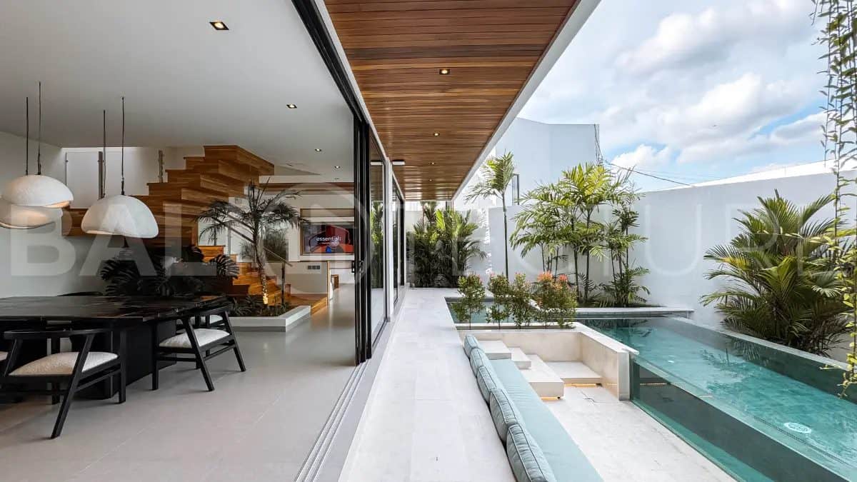 Modern Minimalist 4BR Villa, Garden & Pool, Ideal for Living or Rental for Sale in Tumbak Bayuh