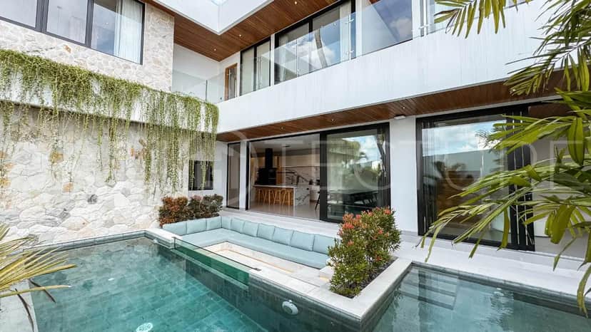 4-bedroom leasehold villa in Pererenan — photo 2 of 4