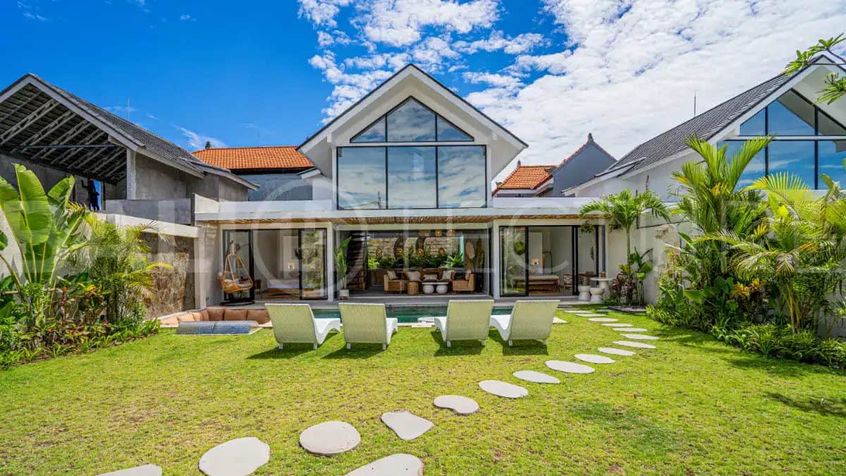 4-bedroom leasehold villa in Kerobokan — photo 2 of 5