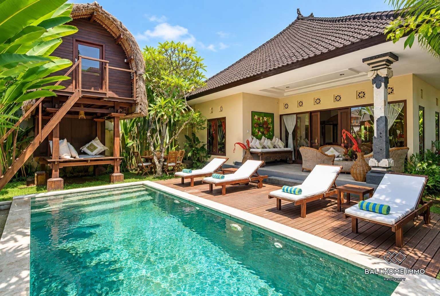 Beautiful 2 Bedrooms villa with Joglo for sale Freehold in Bali, Canggu berawa - AR192B