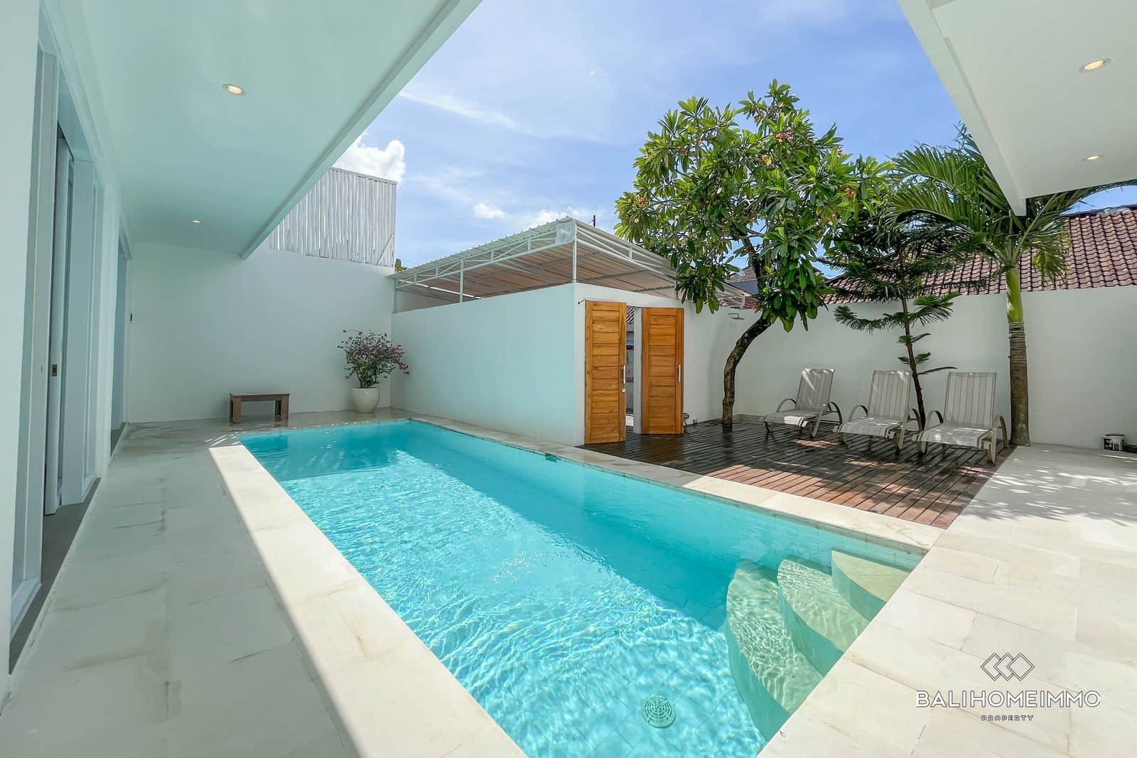 5-bedroom leasehold villa in Kerobokan — photo 2 of 5