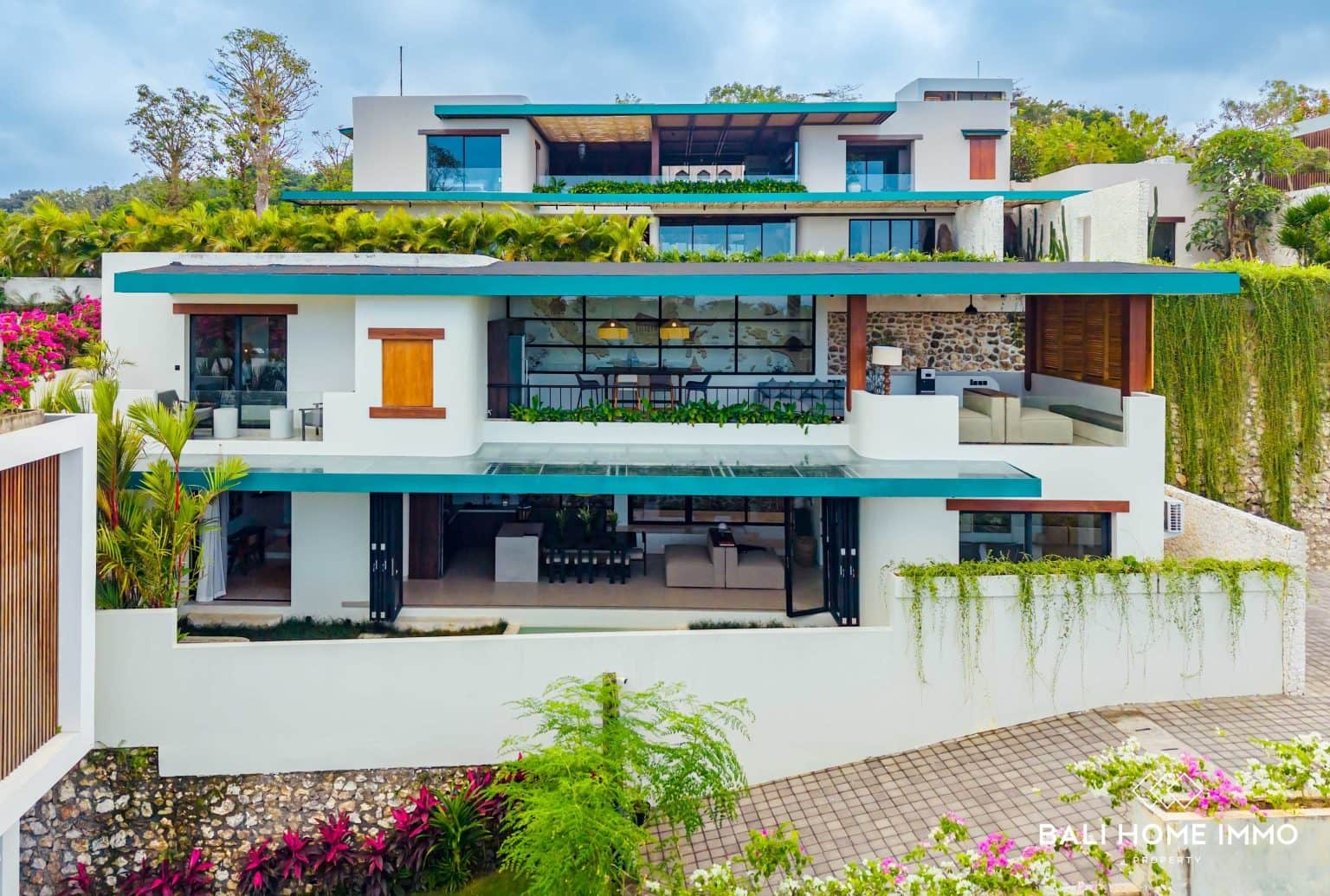 Beautiful 3 Bedroom Ocean View Villa for Sale and Rent in Uluwatu