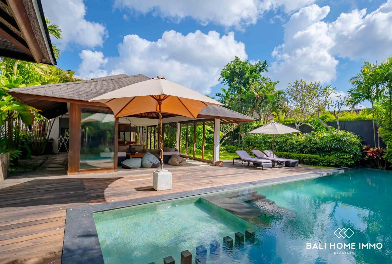 Spacious 4 Bedroom Tropical Estate For sale and rent Within Walking Distance to Jimbaran Beach