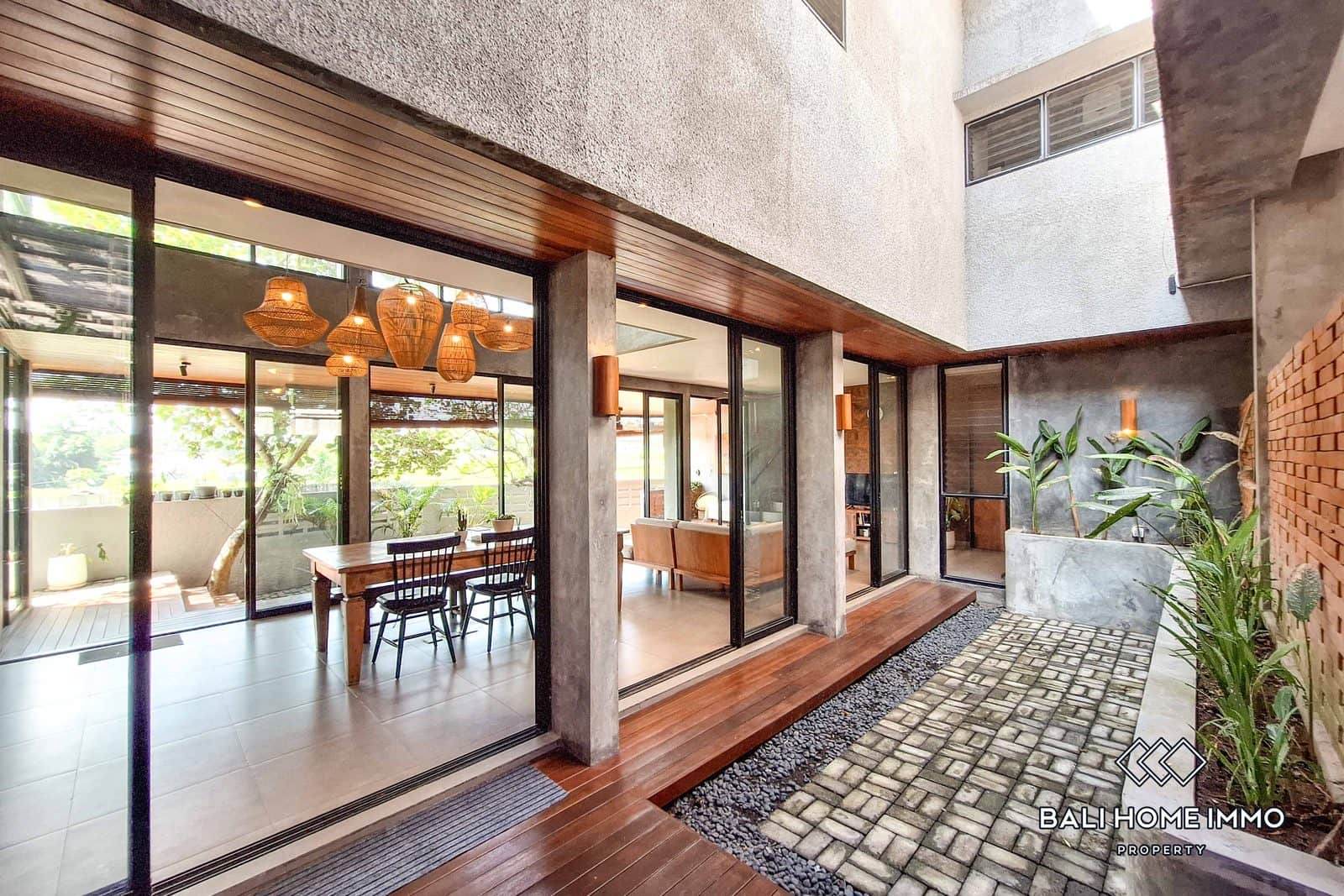 5 Bedroom Family Villa for Sale and Rental in Tumbak Bayuh Bali