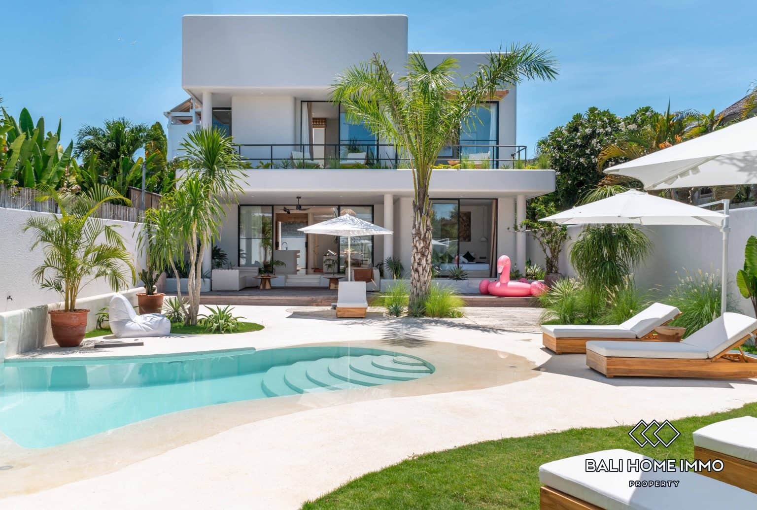 4 Bedroom Modern Tropical Villa for Sale in Canggu Berawa